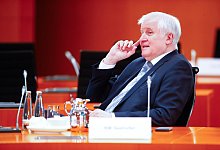 Seehofer - Foto: Hannibal Hanschke/Reuters/POOL/dpa