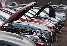 Autohandel - Foto: Sebastian Kahnert/dpa-Zentralbild/dpa