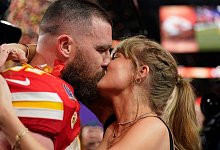 Travis Kelce und Taylor Swift - Brynn Anderson/AP/dpa