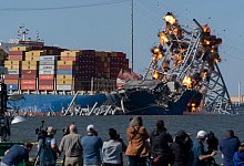 Aufr&auml;umarbeiten nach Br&uuml;ckeneinsturz - Mark Schiefelbein/AP/dpa