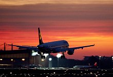 Flugzeuglandung - Foto: Robert Schlesinger/dpa-Zentralbild/dpa