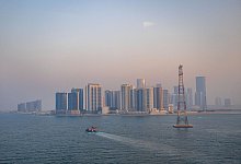 Skyline von Abu Dhabi - Sina Schuldt/dpa/dpa-tmn