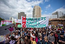 Demonstration gegen Baum&auml;ngel an Schulen im K&ouml;lner Norden - Thomas Banneyer/dpa
