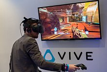 HTC Vive - Foto: Andrea Warnecke/dpa-tmn