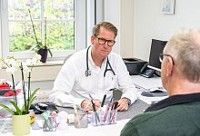 Ein Mann bei einem Arzt - Benjamin Nolte/dpa-tmn