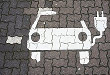 Lades&auml;ule f&uuml;r Elektroautos - Foto: Julian Stratenschulte/dpa