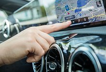 Gibt es automatische Updates oder sollte man sein Navi selbst via SD-Karte oder USB-Stick aktualisieren? Vor der gro&szlig;en Fahrt ist genau der richtige Zeitpunkt, um diese Frage zu kl&auml;ren. - Christin Klose/dpa-tmn