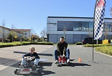 Austesten der Solar-Racer - Nina Schroeder