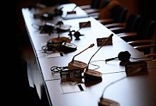 Gerichtsmikrofone - Jonas Walzberg/dpa/Symbolbild