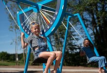 Geometrieschaukel - Foto: Joachim & Susanne Schulz Stiftung/dpa-tmn