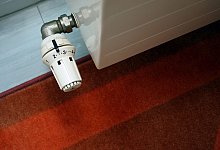 Ein Thermostat - Heiko Wolfraum/dpa/dpa-tmn