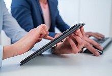 Arbeit am Tablet - Foto: Christin Klose/dpa-tmn