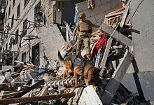 Rettungshelfer - Andrii Marienko/AP/dpa