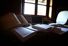 Studentenschreibtisch - Foto: Karl-Josef Hildenbrand/dpa