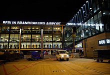 Nachts auf dem Flugfeld des Flughafens BER - Jörg Carstensen/dpa