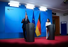 David Cameron und Annalena Baerbock - Bernd von Jutrczenka/dpa