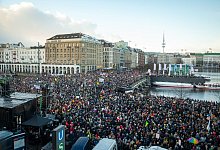 Demonstration in Hamburg - Jonas Walzberg/dpa