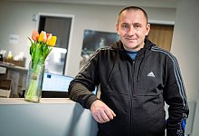 Ukrainischer Soldat verl&auml;sst Bielefeld nach erfolgreicher Behandlung im EvKB - Barbara Franke