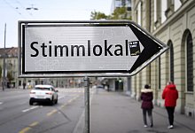 Stimmlokal - Foto: Anthony Anex/KEYSTONE/dpa
