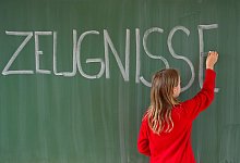 Zeugnisse - Sebastian Kahnert/dpa