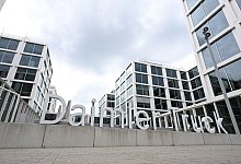 Daimler-Truck-Zentrale - Bernd Weißbrod/dpa