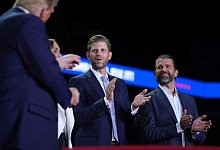 &laquo;Trump Mobile&raquo;: Pr&auml;sidentenfamilie will nun Handys verkaufen - Evan Vucci/AP/dpa