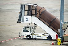 Fluggast-Treppe - Foto: Daniel Karmann/dpa