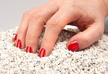 Lackierte N&auml;gel - Ralph Kaiser/Stiftung Warentest/dpa-tmn