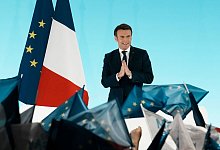 &laquo;Euer Vertrauen ehrt mich, verpflichtet mich und bindet mich&raquo;: Emmanuel Macron tritt vor seine Anh&auml;nger. - Thibault Camus/AP/dpa