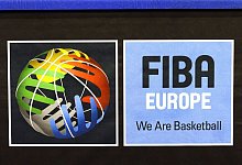 Das Logo des Basketball-Verbandes F&eacute;d&eacute;ration Internationale de Basketball (FIBA). - Friso Gentsch/dpa