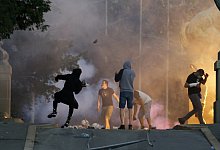 Proteste in Serbien - Foto: Darko Vojinovic/AP/dpa