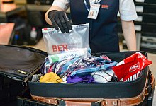 Der Hauptstadtflughafen BER will den Fluggästen lange Wartezeiten an den Sicherheitskontrollen ersparen und vergibt nun Zeitslots. - Jens Kalaene/dpa-Zentralbild/dpa