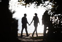 Körpergeruch fruchtbarer Frauen senkt Stress bei Männern - picture alliance / dpa