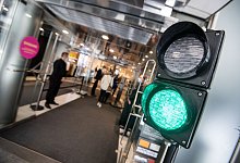 Ampel regelt Zutritt - Foto: Marijan Murat/dpa