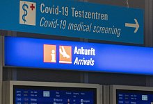 Im Flughafen - Foto: Frank Rumpenhorst/dpa