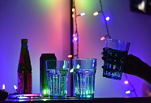 Die meist geschmacks- und geruchlosen Chemikalien werden in die Getr&auml;nke ihrer Opfer gesch&uuml;ttet. - Christian Thiele/dpa