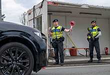Grenzkontrollen Bundespolizei an A8 - Peter Kneffel/dpa