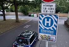 Elterntaxi in Corona-Zeiten - Foto: Peter Steffen/dpa