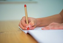 Lyrik-Empfehlungen zum Welttag der Poesie - Mohssen Assanimoghaddam/dpa