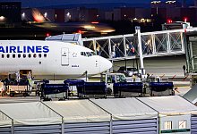 Flughafen Hannover - Ankunft Afghanen mit Aufnahmezusage - Moritz Frankenberg/dpa