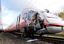 ICE rammt stehenden Zug - J&ouml;rn H&uuml;neke/TNN/dpa