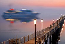 Kreuzfahrtschiff bei Wismar - Foto: Jens Büttner/dpa-Zentralbild/dpa-tmn