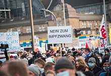Protest in Hamburg - Foto: Daniel Bockwoldt/dpa