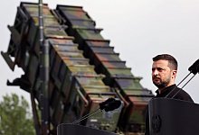 Wolodymyr Selenskyj vor einem Flugabwehrsystem Patriot - Jens Büttner/dpa