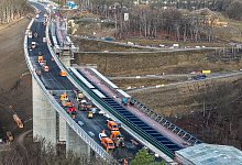 Rahmedetalbr&uuml;cke soll am 22. Dezember wieder befahrbar sein - Alex Talash/dpa