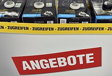 Sonderangebote in einem technikmark - Bernd Settnik/dpa/dpa-tmn