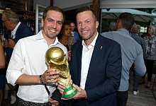 Philipp Lahm (l.) und Lothar Matth&auml;us - Wolfgang Breiteneicher/-/dpa