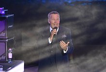 Roland Kaiser in der Waldb&uuml;hne - Foto: Britta Pedersen/dpa-Zentralbild/dpa