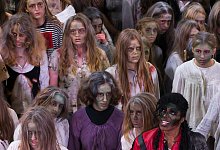 Michael-Jackson-Fanclub organisiert Thriller-Performance - Marcus Golejewski/dpa