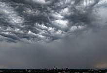 Wolken in Duisburg (Symbolbild) - Christoph Reichwein/dpa